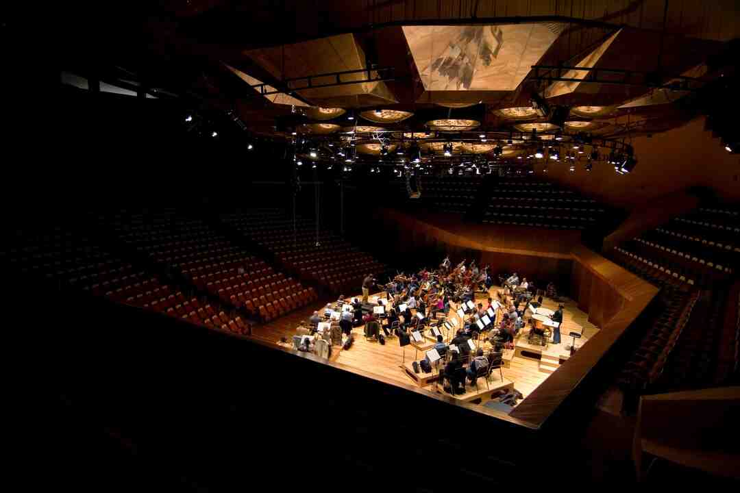 Comment s'écrit Music-Hall ?