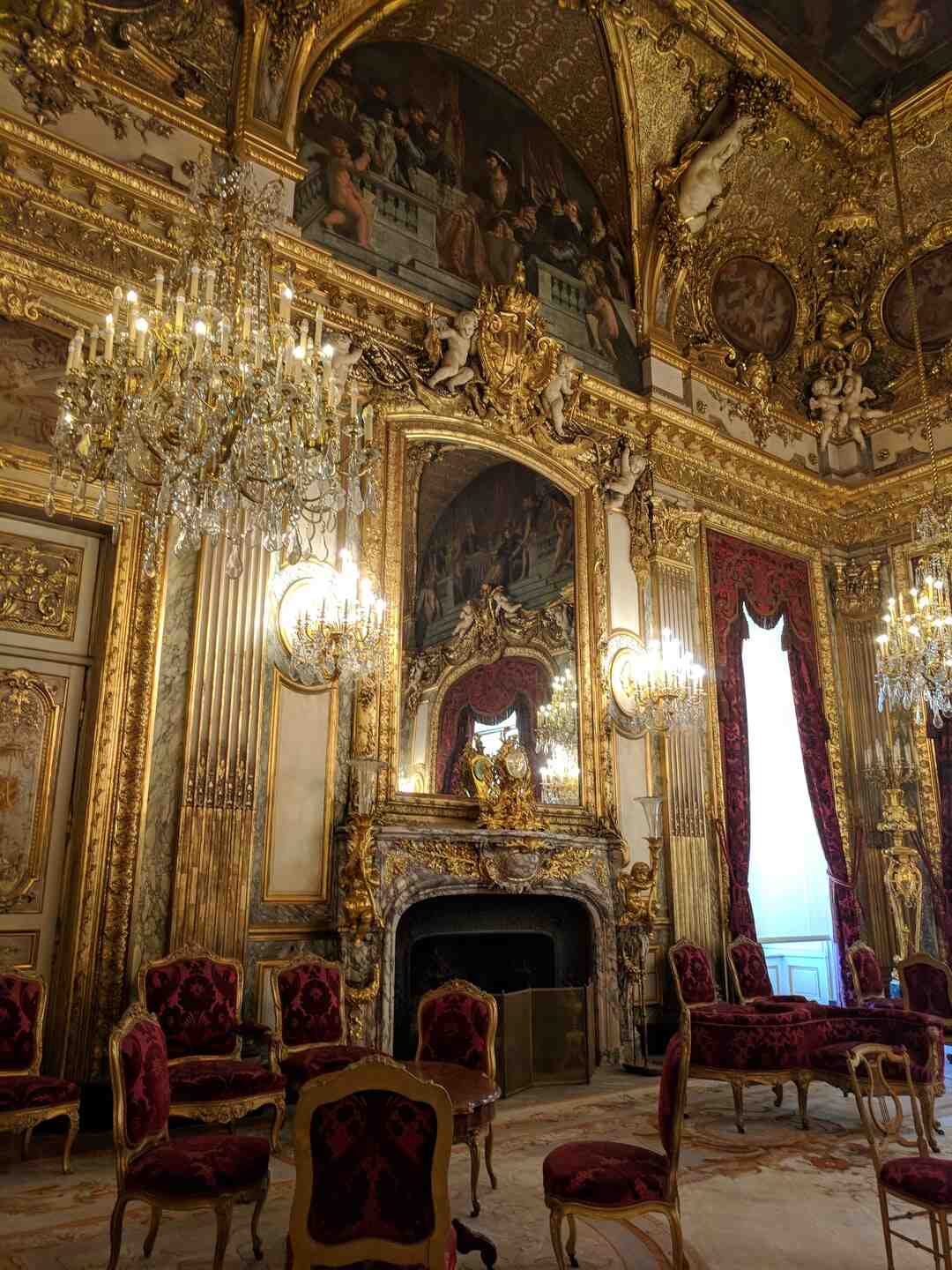Où se trouve le poulailler dans un théâtre ?