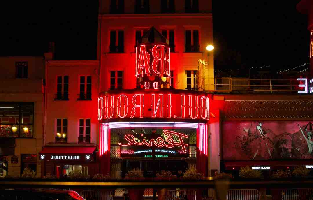 Quel âge ont les danseuses du Moulin-rouge ?