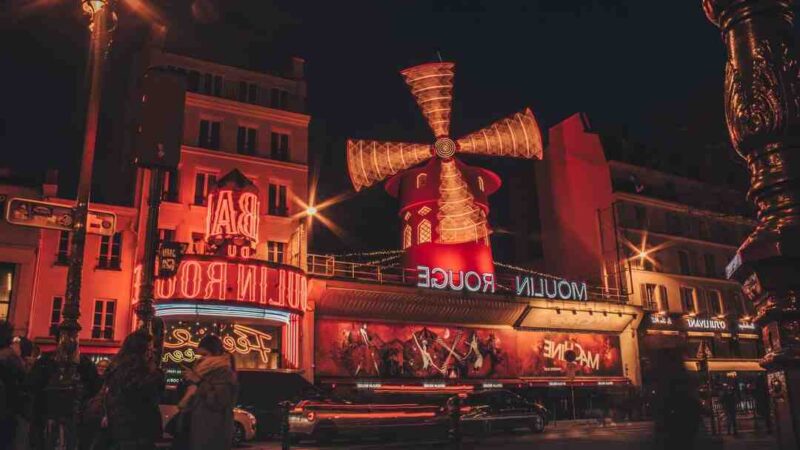 Quel âge ont les danseuses du Moulin-rouge ?