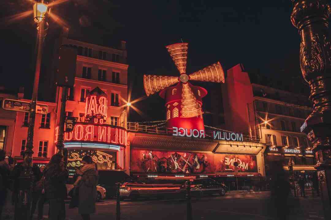Quel âge ont les danseuses du Moulin-rouge ?