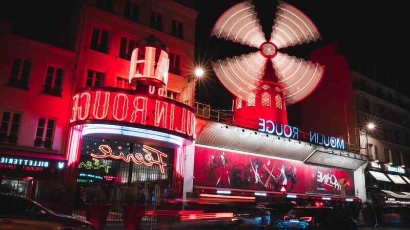 Quelle est l'origine du Moulin Rouge ?