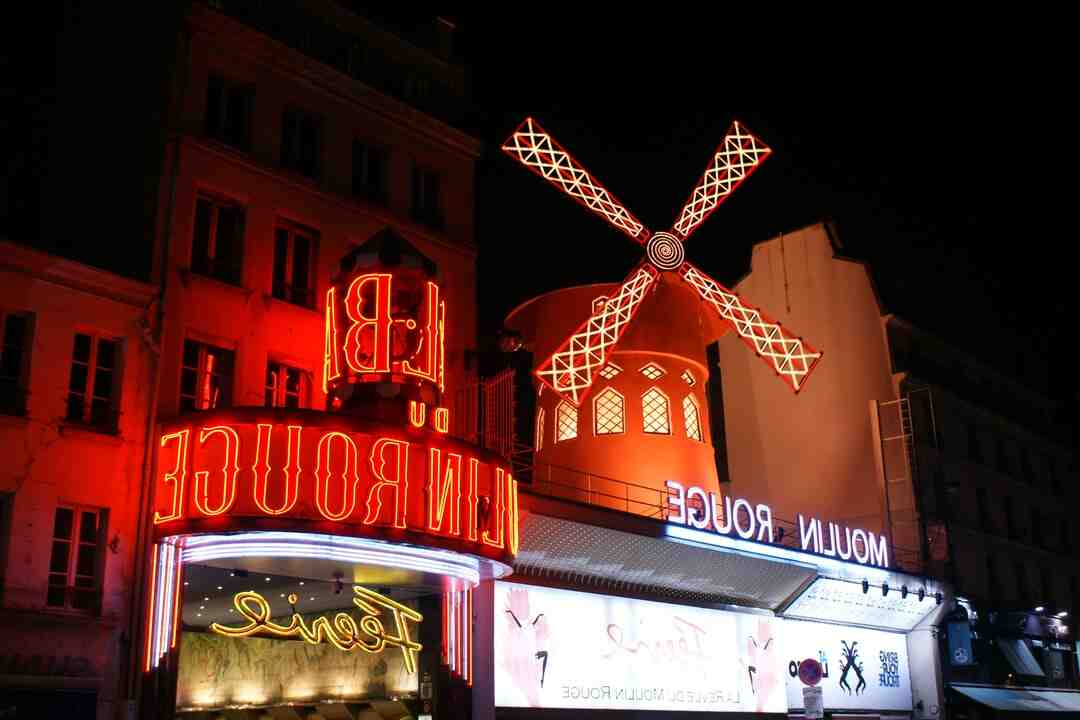 Comment s'appelle les danseuse de cabaret ?