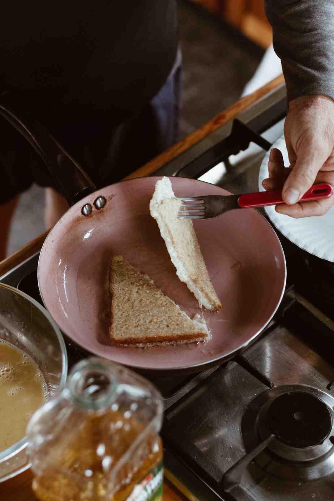 Pourquoi les danseuses de French cancan crient ?