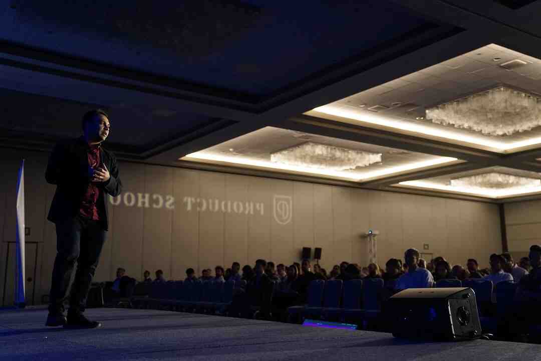 Qui dirige les acteurs ?