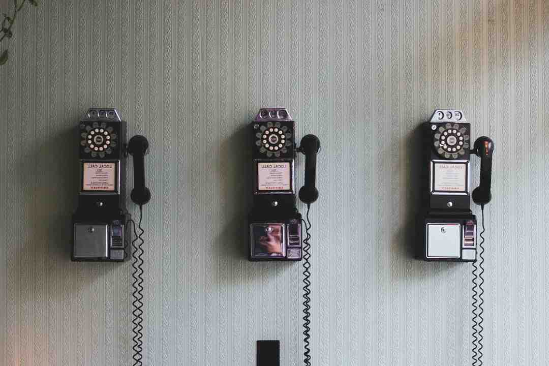 Qui s'occupe des décors au théâtre ?