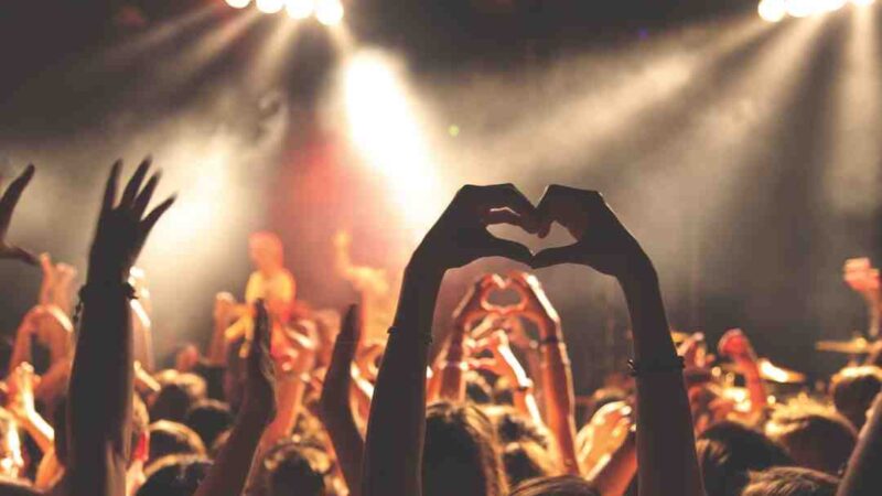 Comment s'habiller pour aller à un concert de rap ?