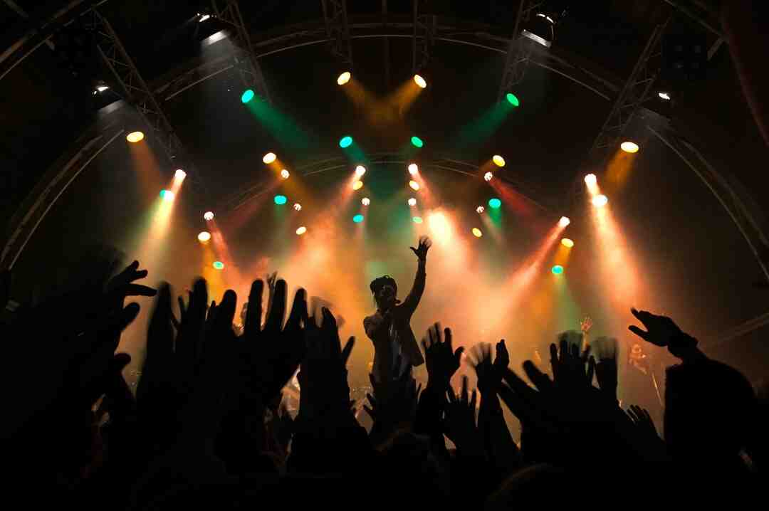 Comment s'habiller pour un concert pop rock ?