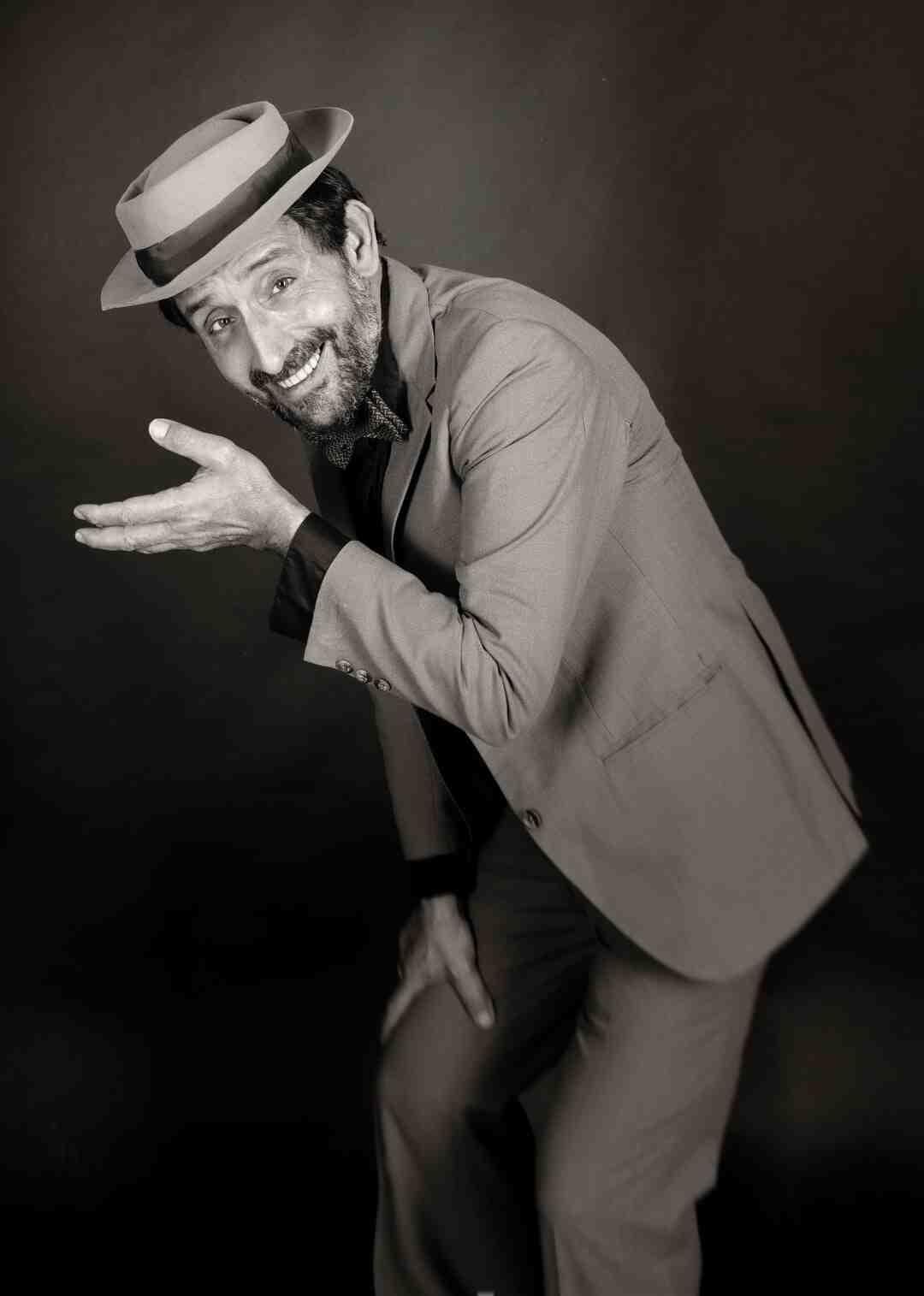 Pourquoi un homme fait de l'humour ?