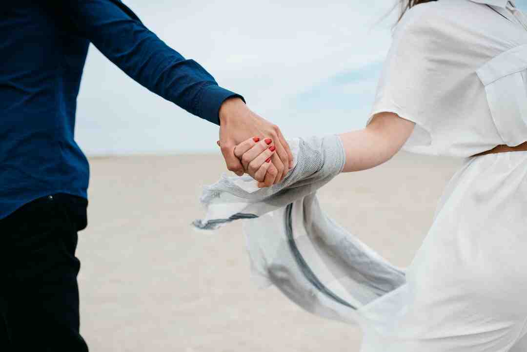 Quel est le lien de parenté entre Shirley et Dino ?