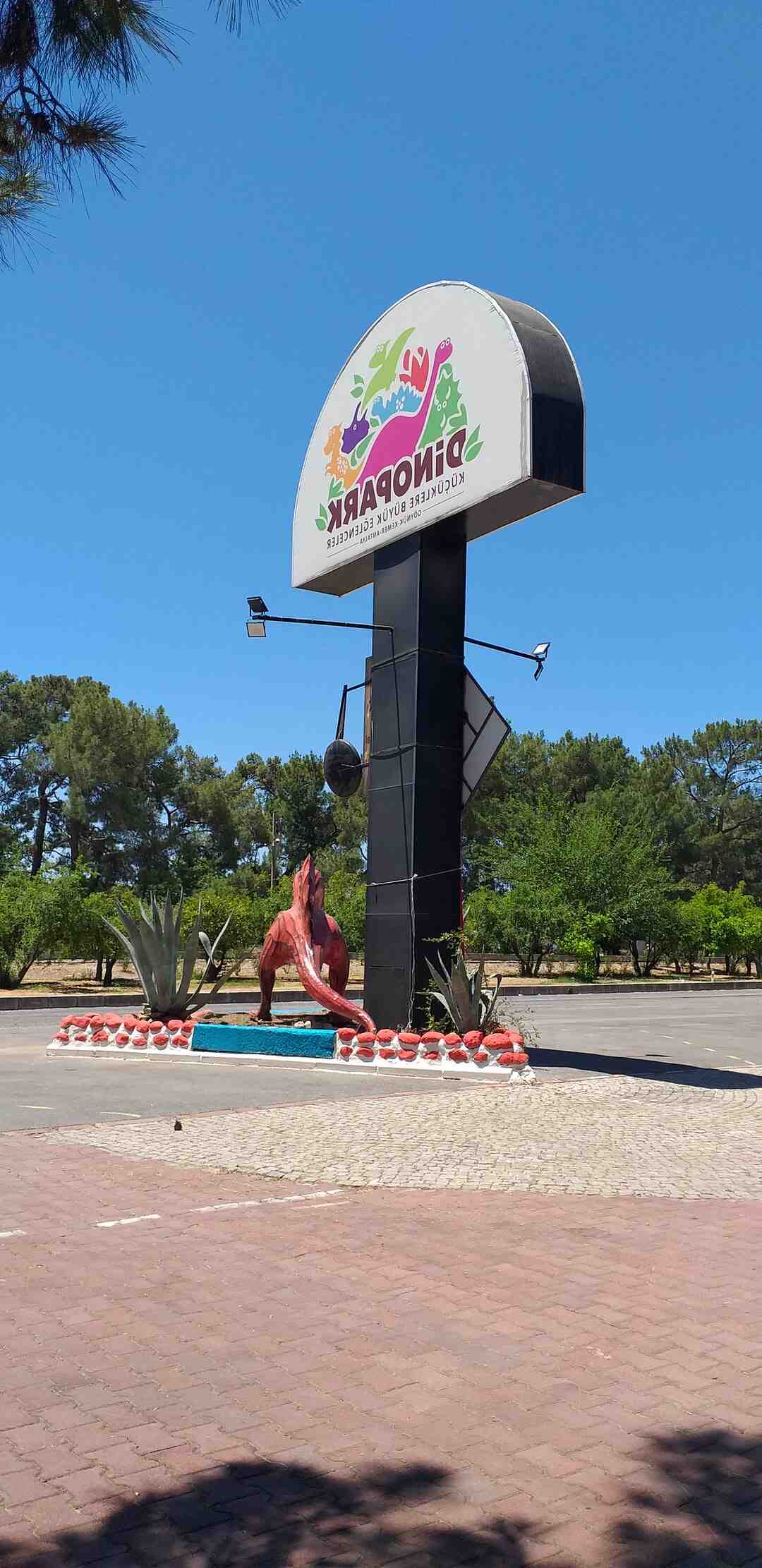 Qui a inventé le moteur V6 ?